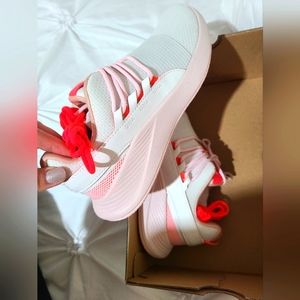 Under Armour Sneakers